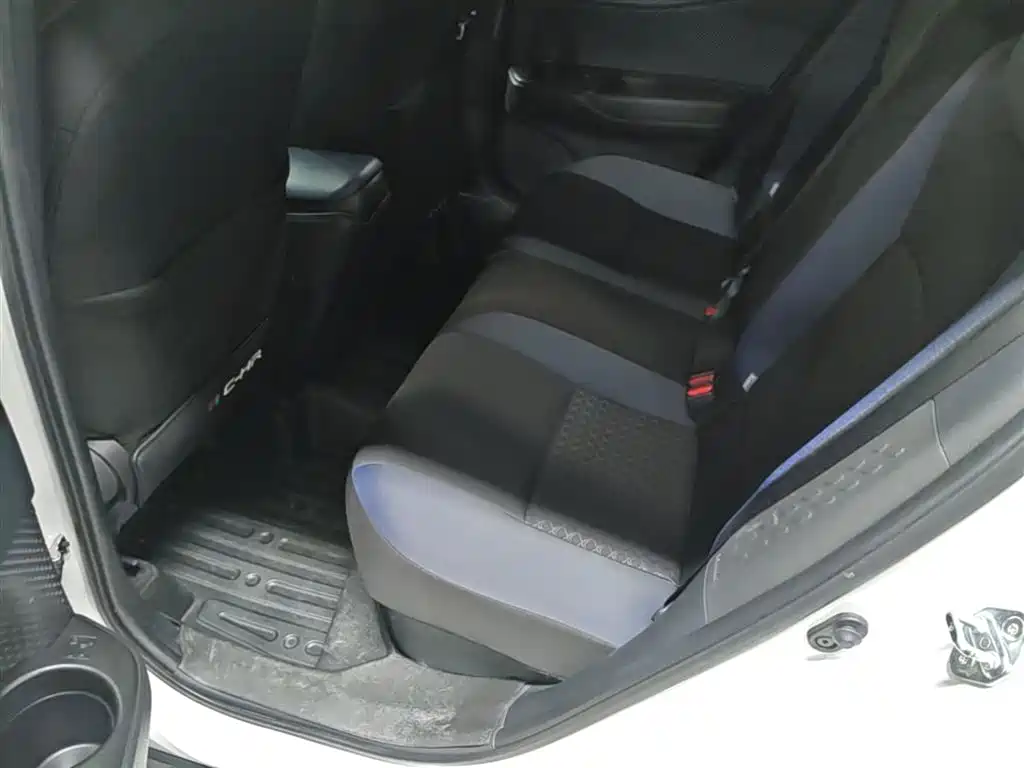 Toyota C-HR 2022 Hybrid 2.0L E-CVT Comfort Edition фото 17