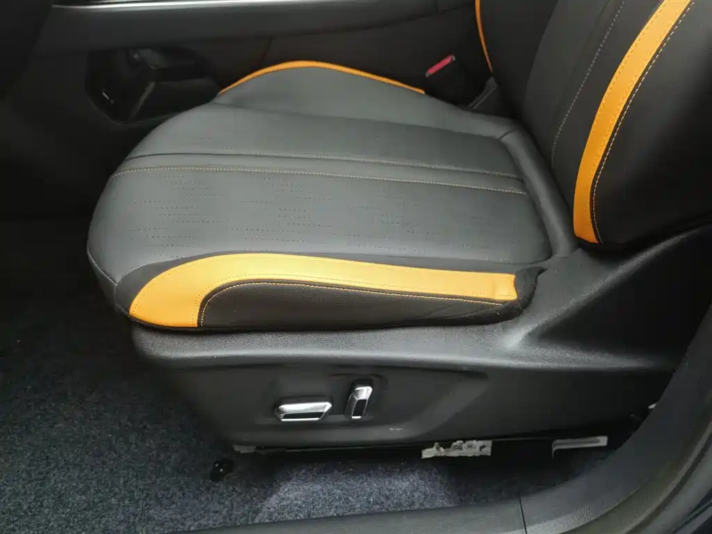 DONGFENG YI HYUN MAX