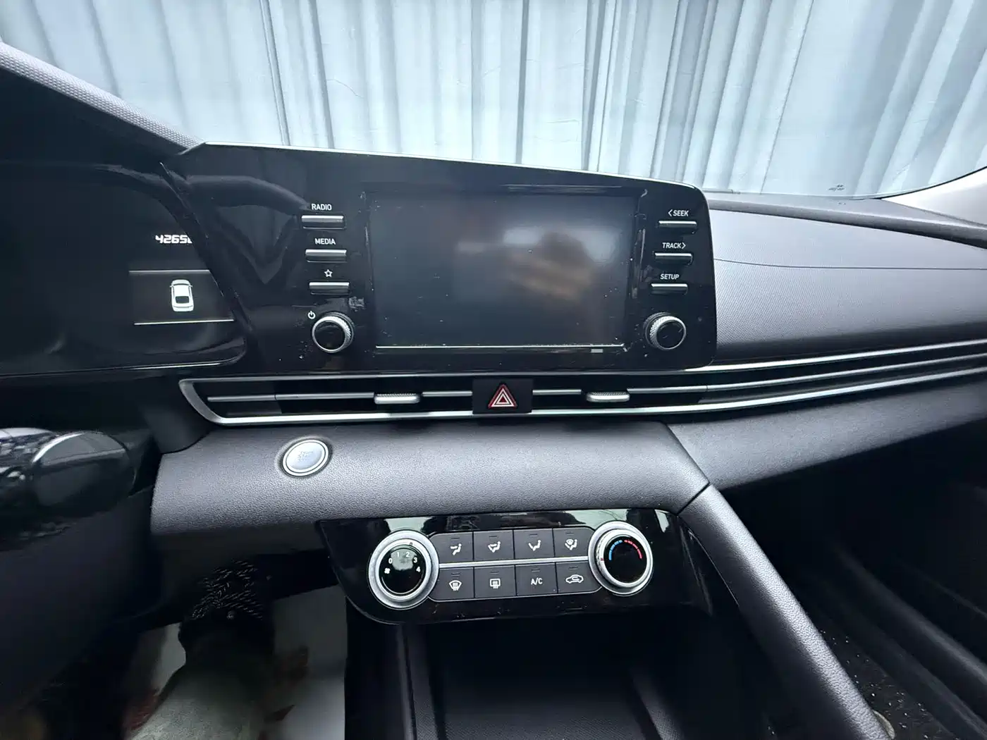 Hyundai Elantra 2022 1.5L CVT GLX Elite Edition фото 17