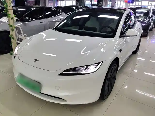 Tesla Model 3 2024