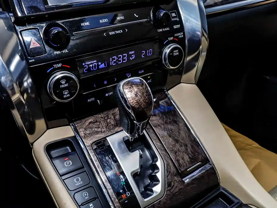 Photo 16 - Toyota Alphard