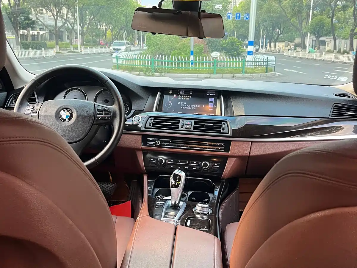 BMW 5 Series 2014 525Li Luxury Design Package фото 12