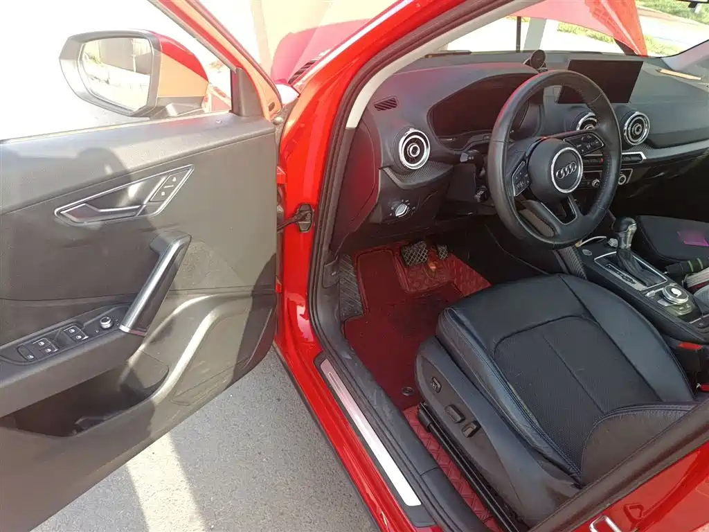 AUDI Q2L E-TRON