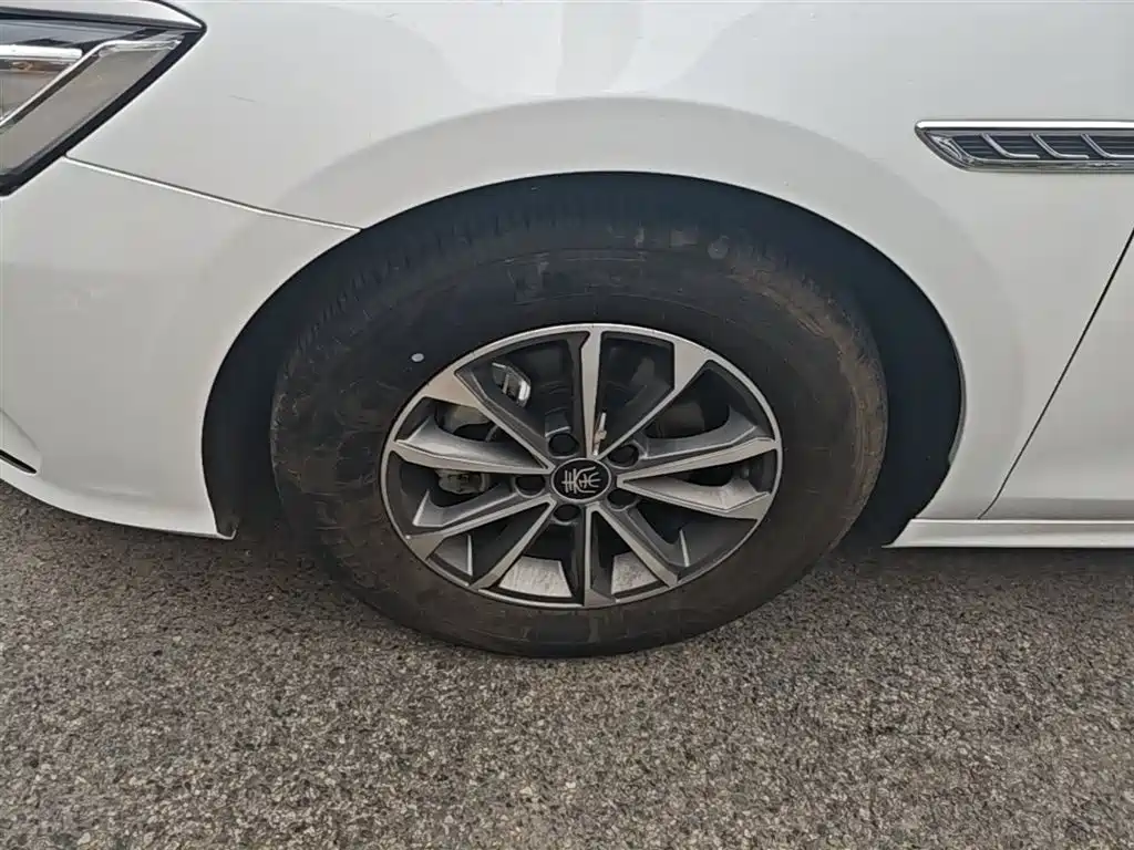 BYD Qin PLUS 2024 Glory Edition DM-i 55KM Leading фото 23