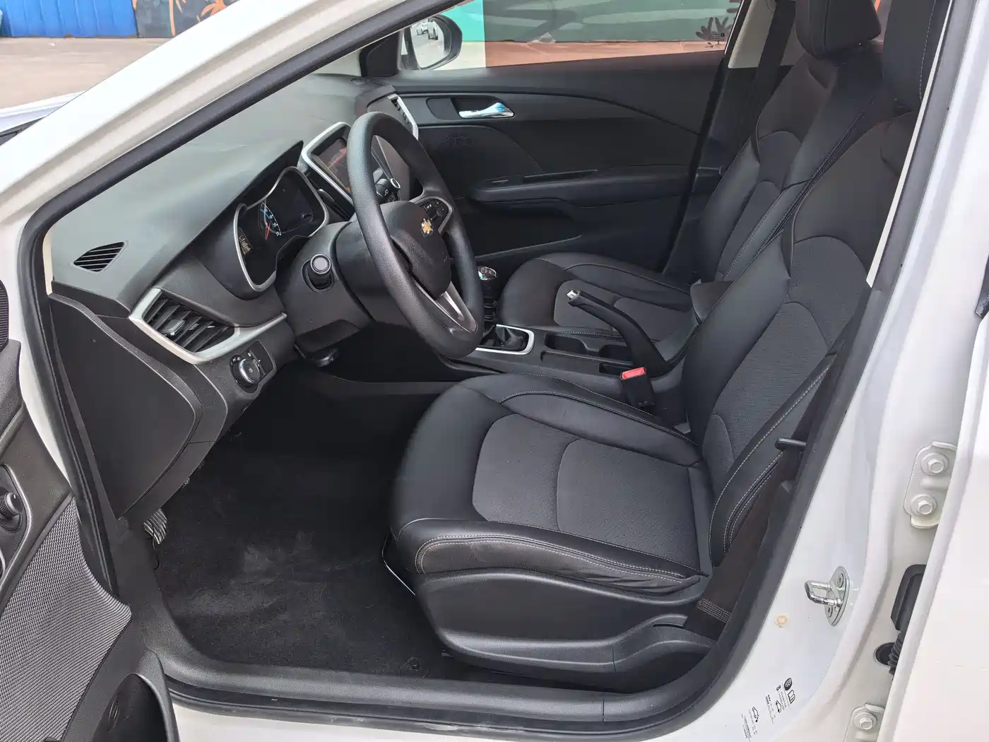 Chevrolet Cavalier 2016 1.5L Manual Delight Edition фото 8