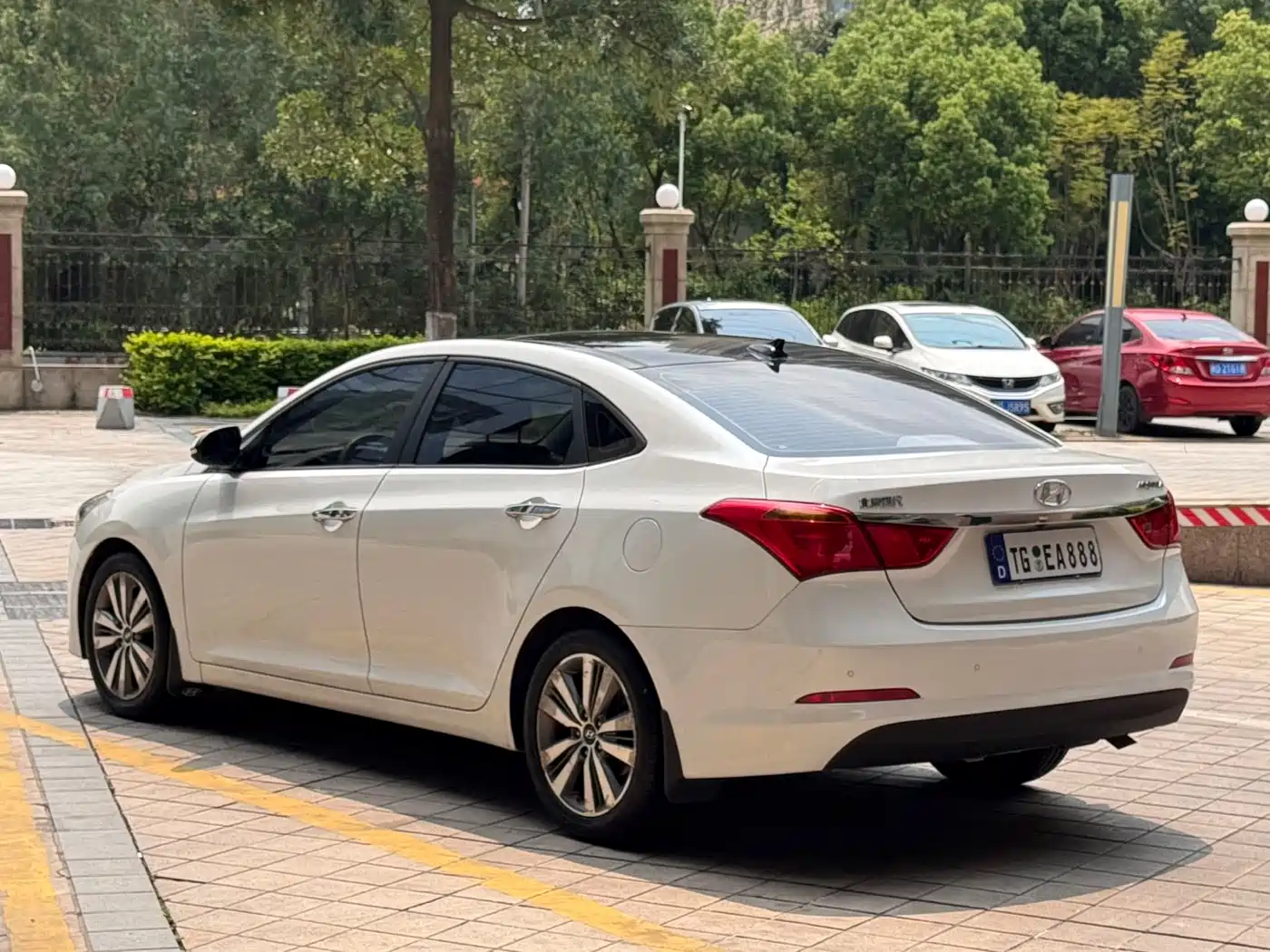 Hyundai Mistra 2016 1.8L Automatic Smart GLS фото 4