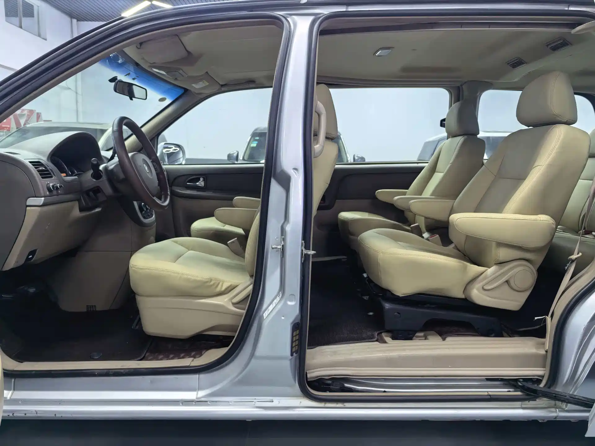 Фото 7 - Buick GL8