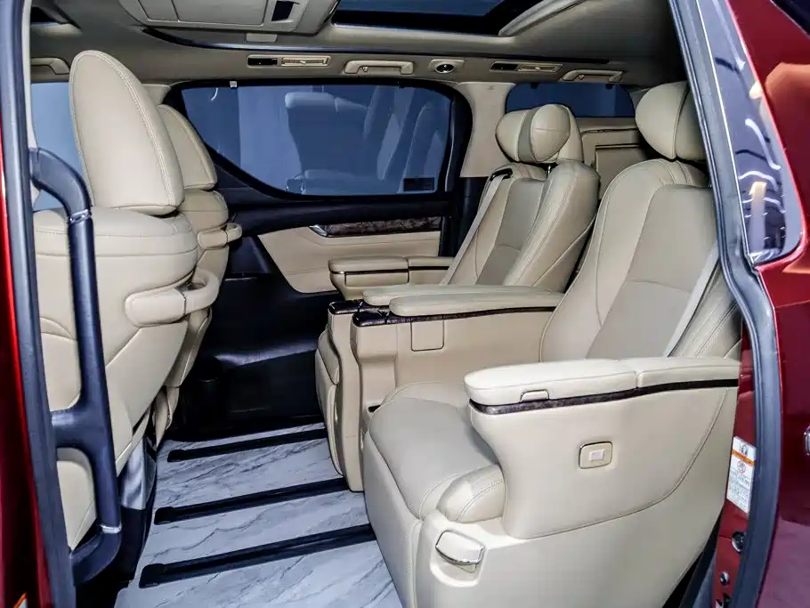 Photo 10 - Toyota Alphard
