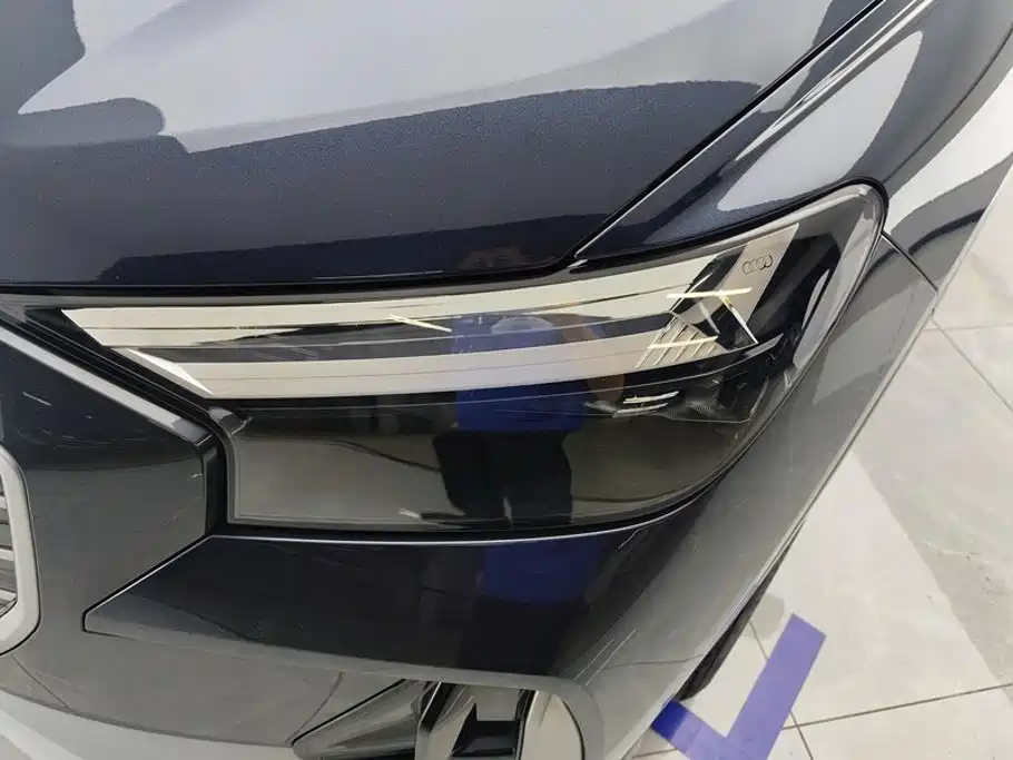 Photo 5 - Audi Q4 e-tron