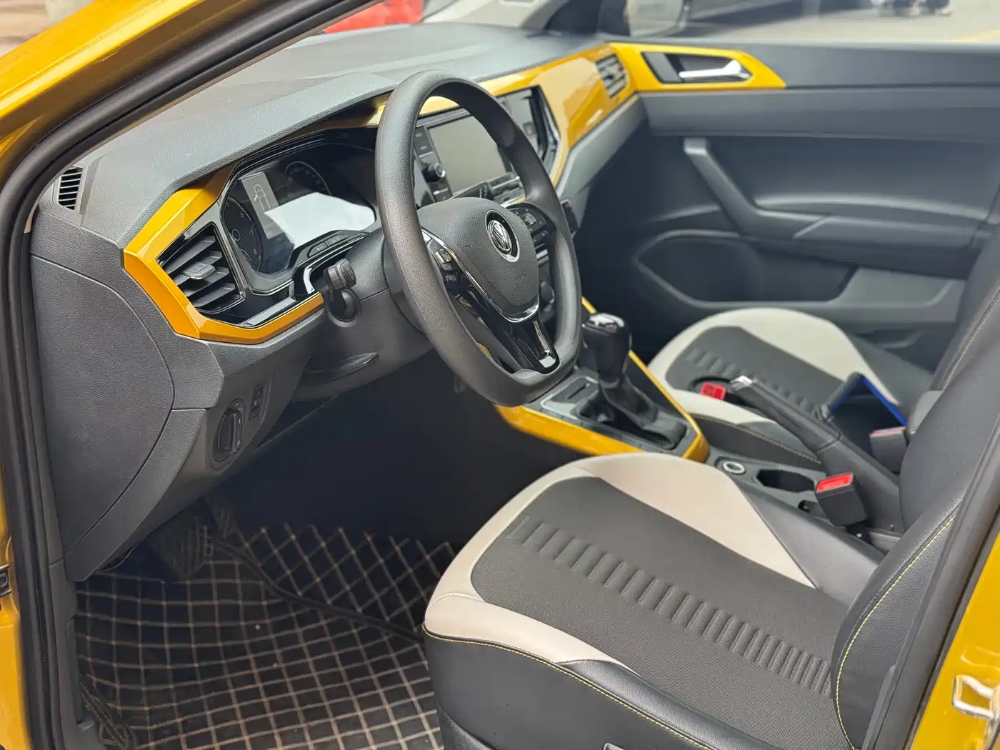 Volkswagen Polo 2019 Plus 1.5L Automatic Colorful Tech Edition фото 4