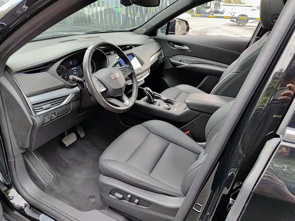 Cadillac XT4 2021 28T FWD Premium Edition фото 7