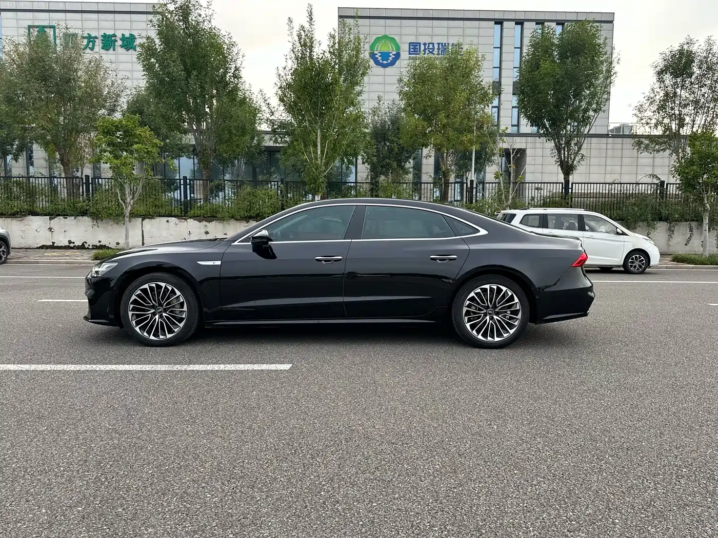 Audi A7L 2022 2022 45 TFSI quattro S-line Vision Crystal Package