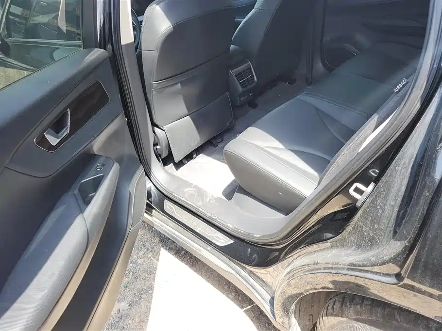 Hongqi E-QM5 2023 Facelift Basic Travel Edition фото 11