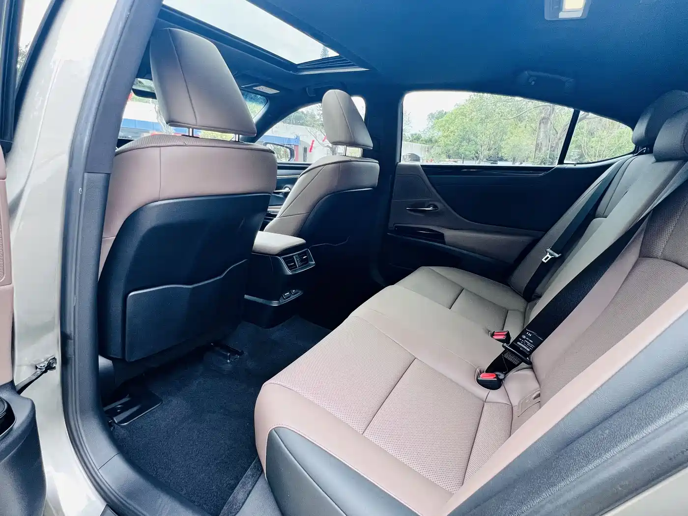 Lexus ES 2021 200 Excellence Edition фото 9