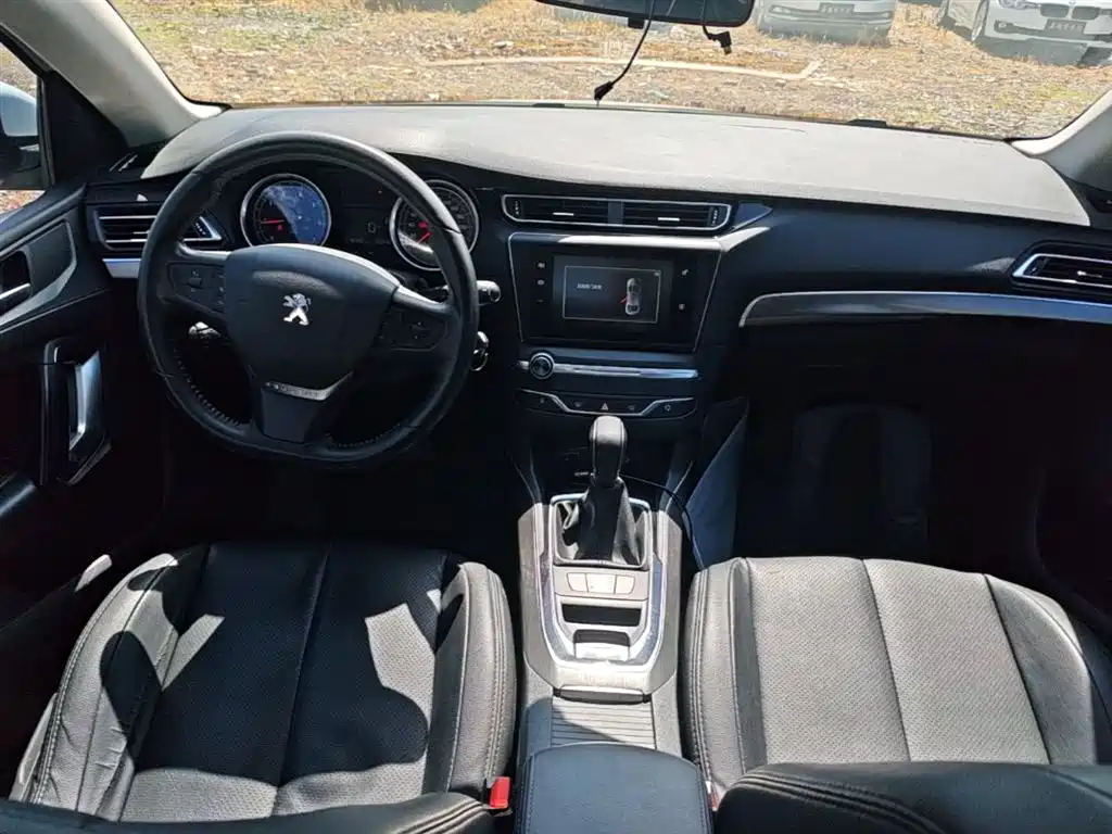 Peugeot 408 2015 Model 1.2T Automatic Luxury Edition фото 10