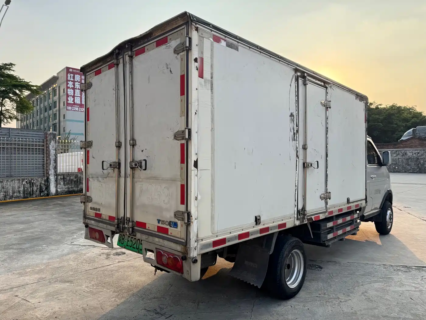 SRM Xinyuan Xinyuan T50 EV 2022 2021 Startup Van