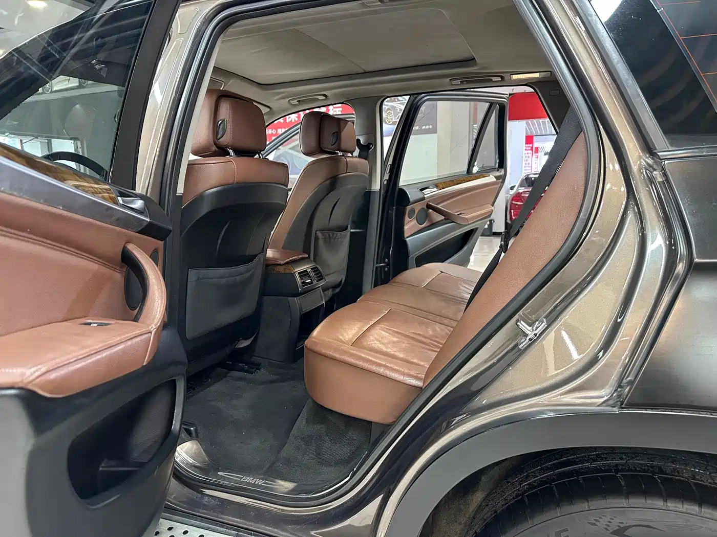 BMW X5 (Import) 2011 xDrive35i Leading Edition фото 8