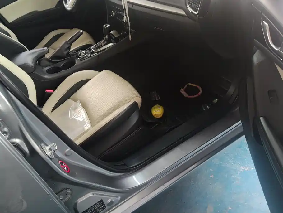 Mazda Mazda3 Axela 2014 2014 Sedan 2.0L Automatic Flagship