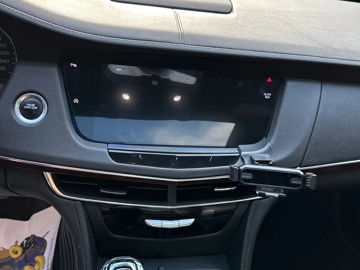 Фото 19 - Cadillac CT6