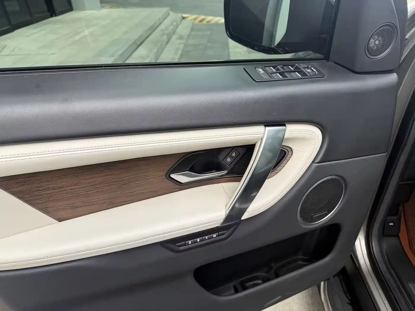 Land Rover Discovery Sport 2021 249PS R-Dynamic HSE Luxury Custom Edition фото 27