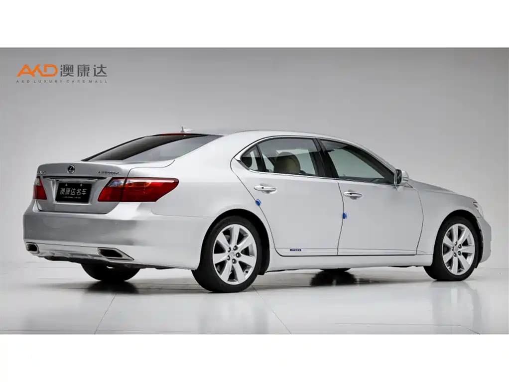 Фото 3 - Lexus LS
