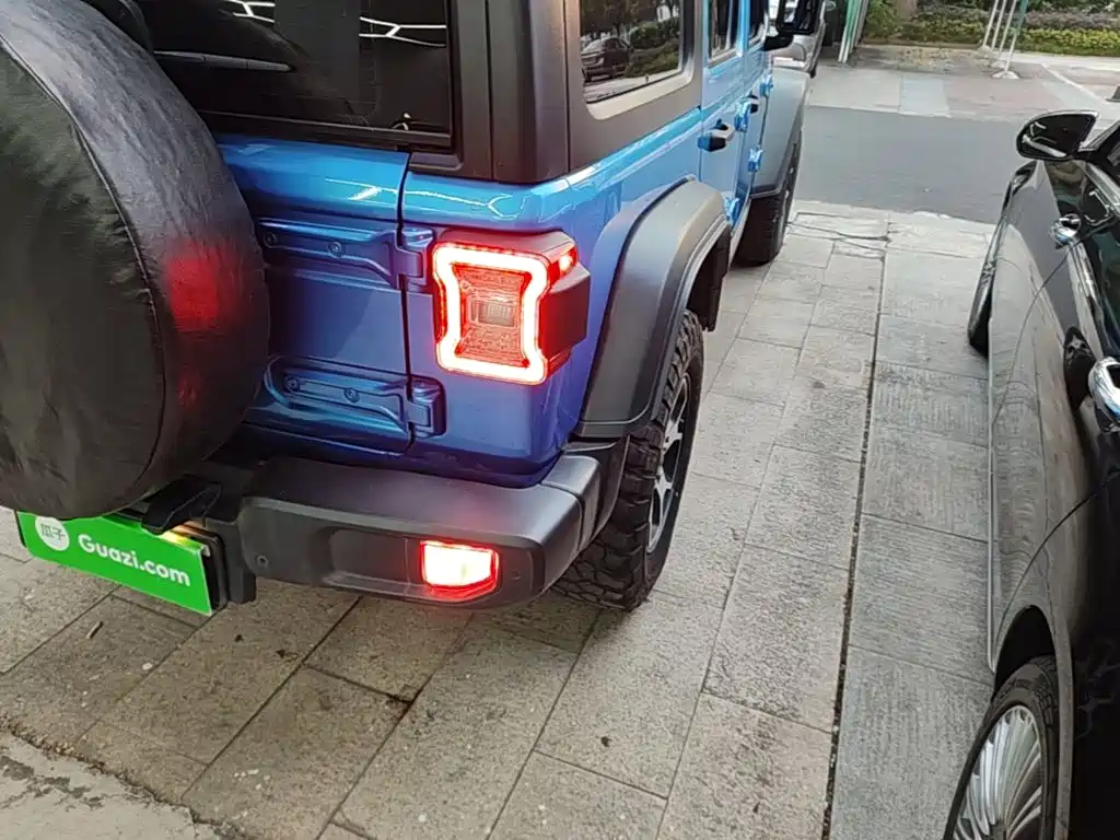 Фото 8 - Jeep Wrangler