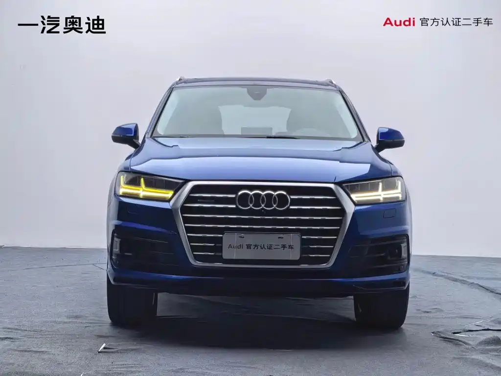 Фото 2 - Audi Q7