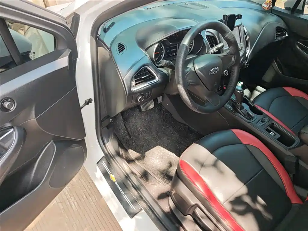 Chevrolet Cruze 2018 320 Automatic Pioneer Sunroof Edition фото 16