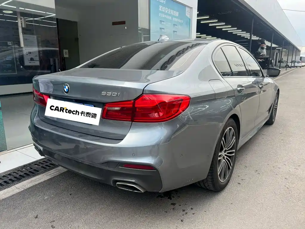 Photo 9 - BMW 5 Series (Import)