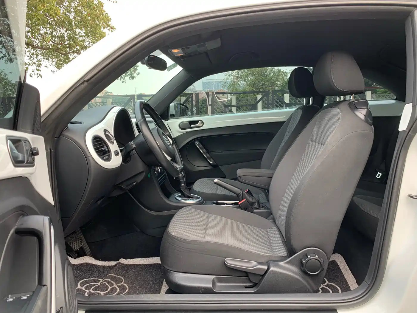 Volkswagen Beetle 2014 1.4TSI Fashion Edition фото 13