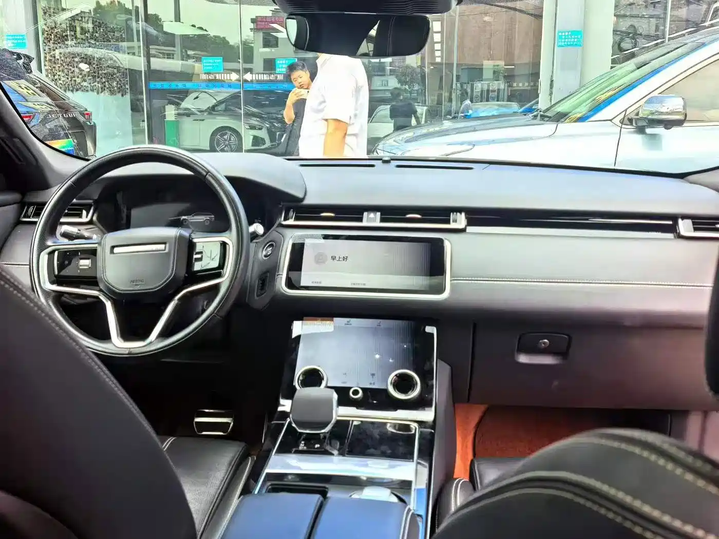 Photo 4 - Land Rover Range Rover Velar