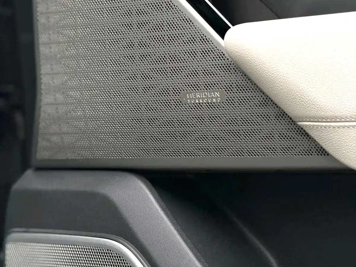 Land Rover Range Rover Velar 2017 P380 R-DYNAMIC SE фото 6