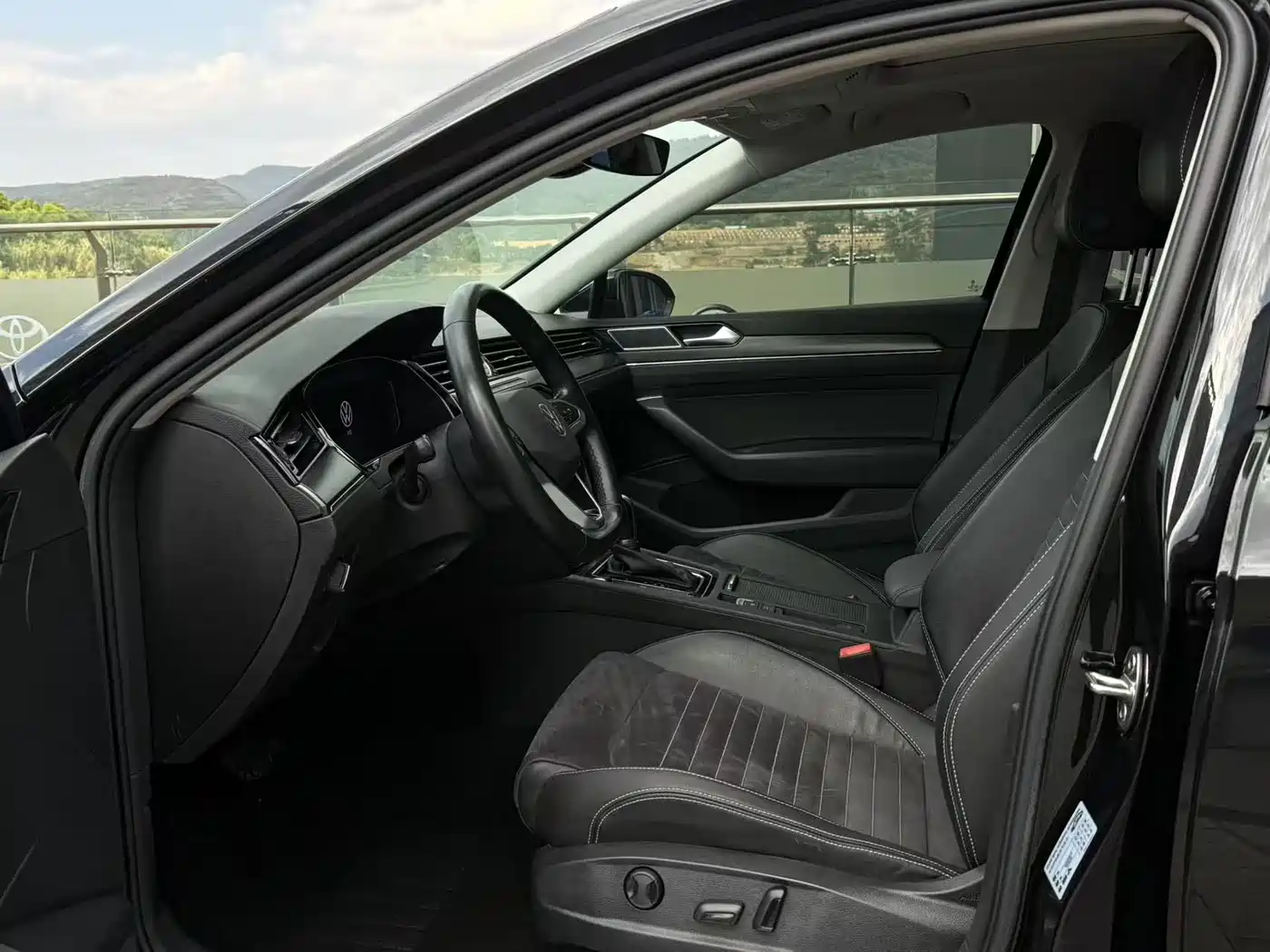 Volkswagen Magotan 2020 330TSI DSG Luxury фото 16