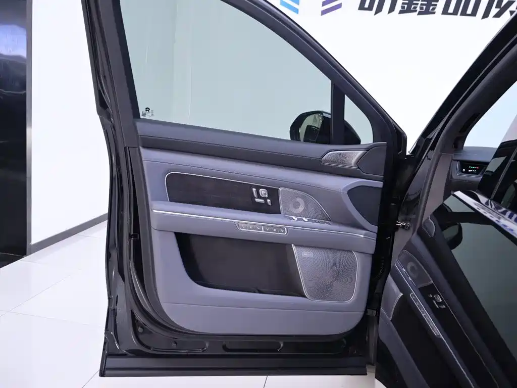 NIO ES8 2026 2025 Model 6-Seat Executive Luxury Edition