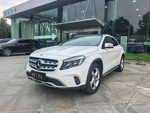Mercedes-Benz GLA 2018 GLA 200 Dynamic — фото 3