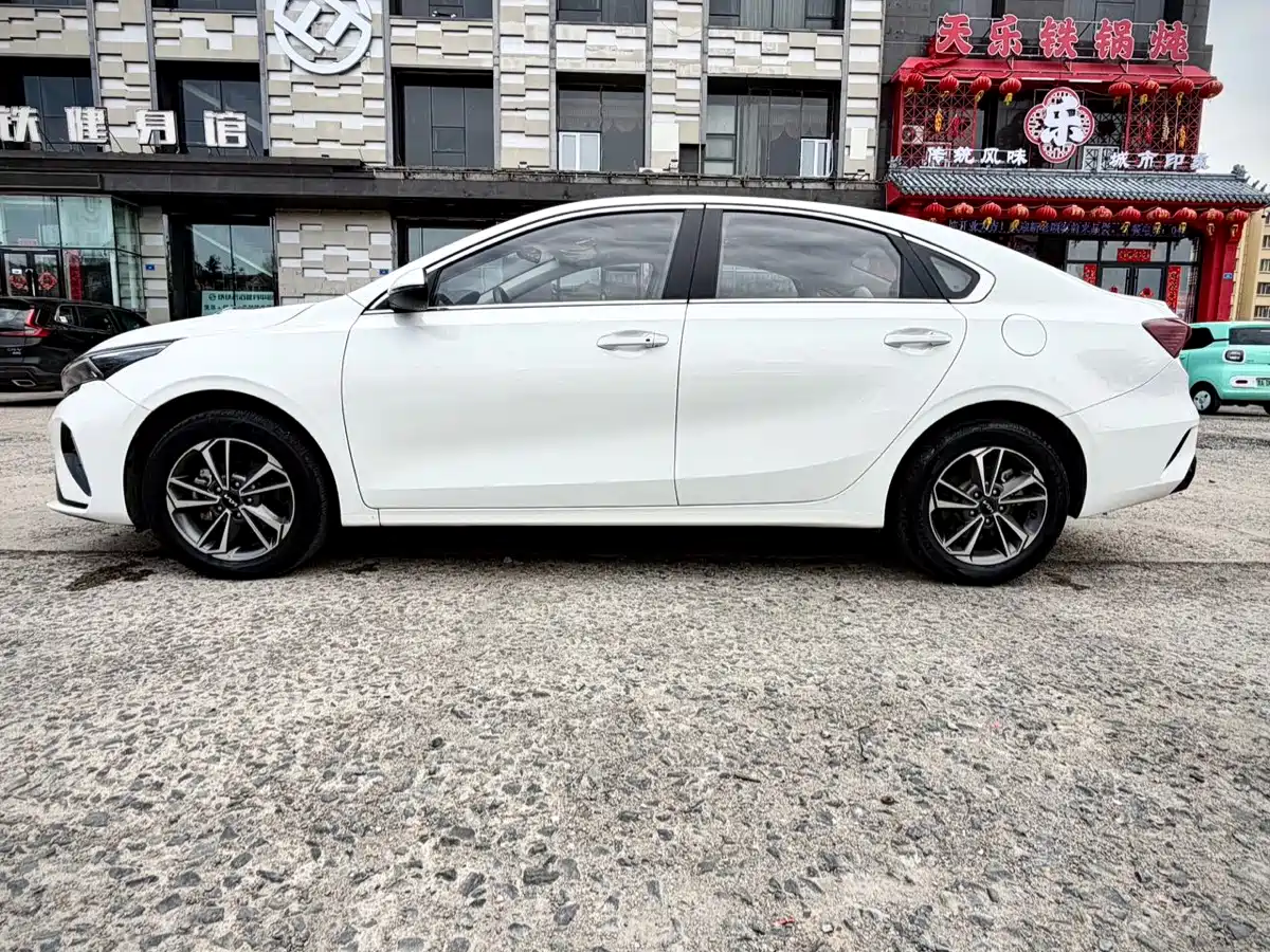 Kia K3 2023 Model 1.5L CVT Luxury Edition фото 8