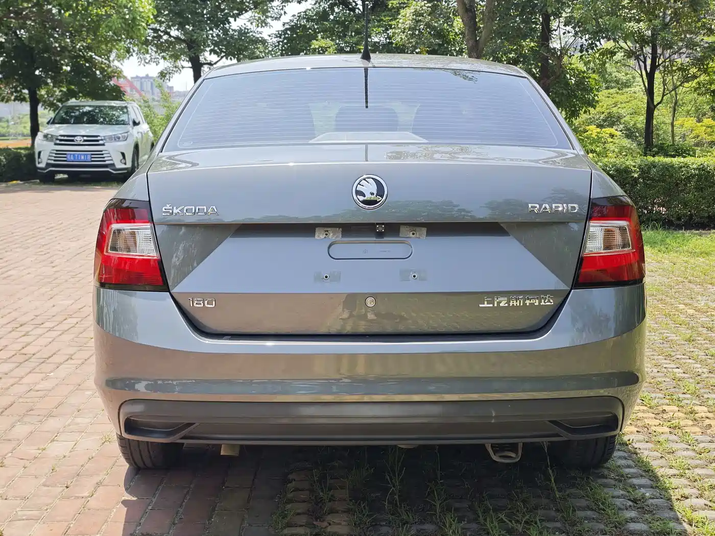 Škoda Rapid 2018 1.6L Manual Standard Edition фото 6