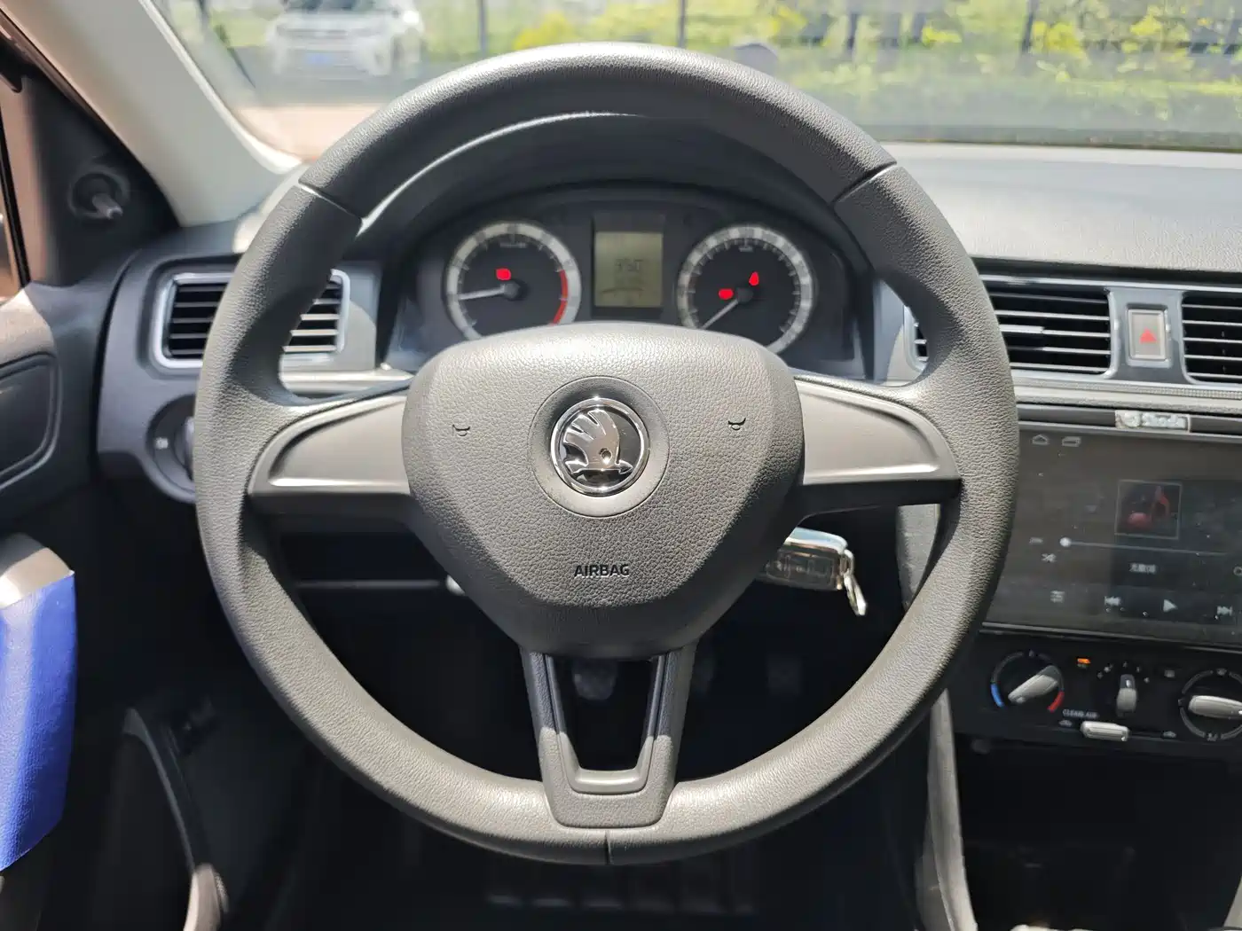 Škoda Rapid 2018 1.6L Manual Standard Edition фото 13