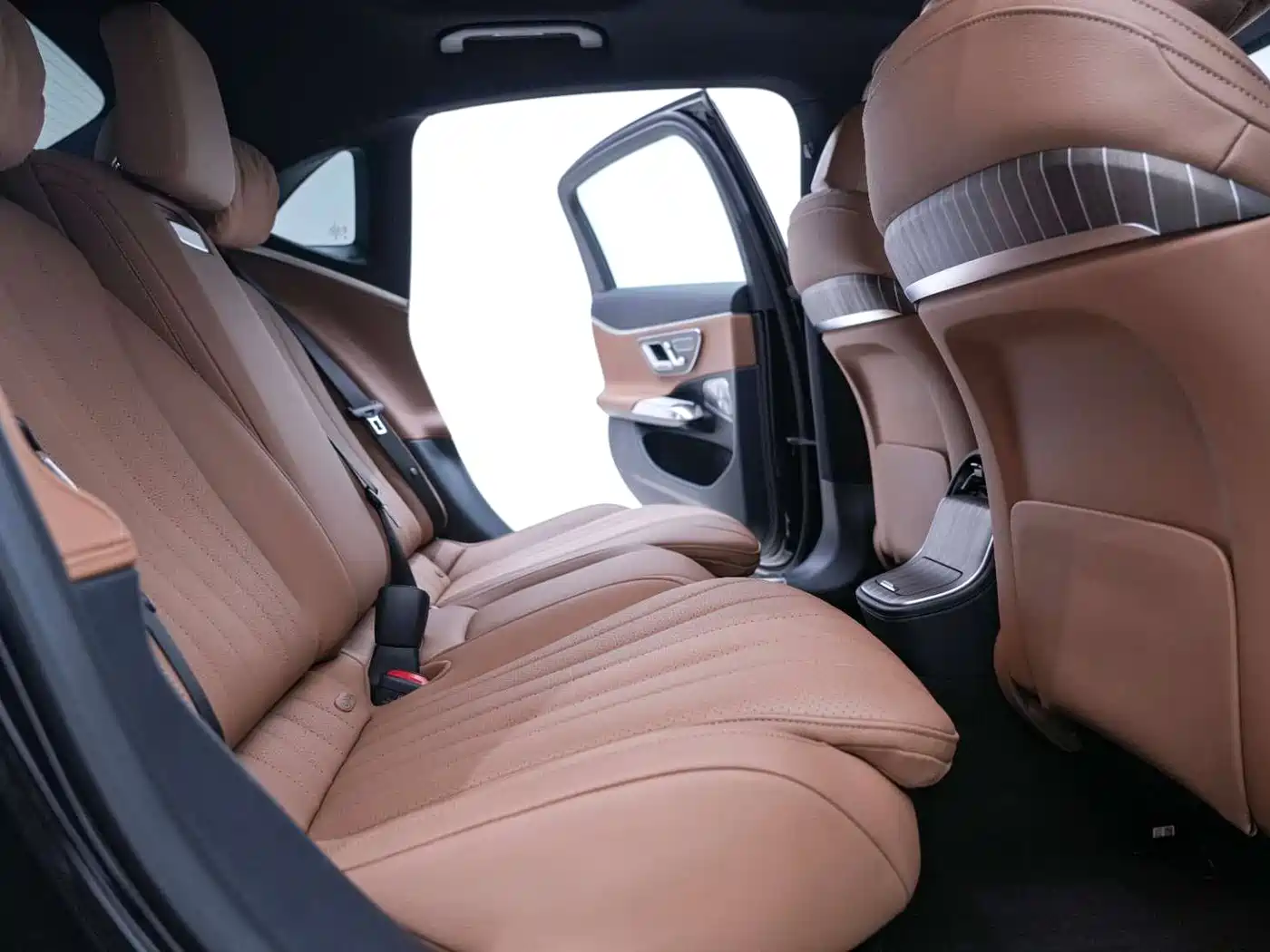 Mercedes-Benz E-Class 2024 Model E 300 L Luxury фото 25