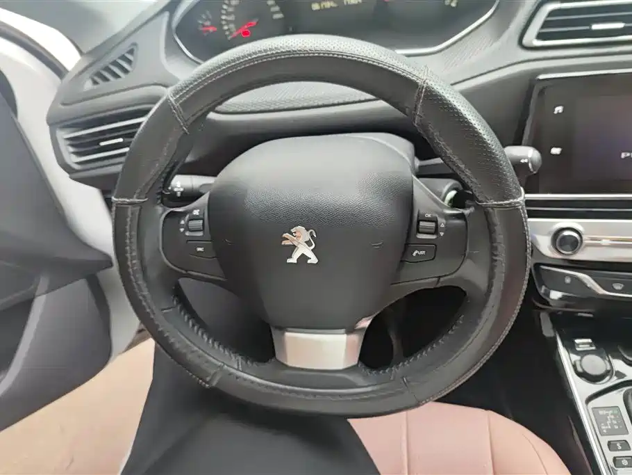 Peugeot 308 2018 1.6L Auto Luxury Edition фото 15