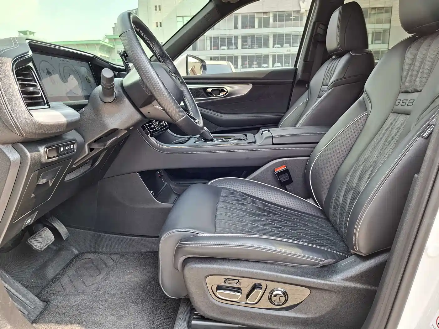 GAC Trumpchi Trumpchi GS8 2024 Dual Engine Series 2.0TM 2WD Premium Edition фото 10