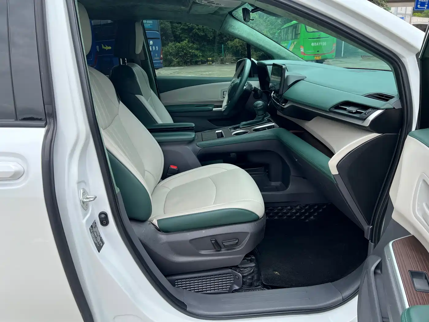 Toyota Sienna 2021 2.5L Hybrid Comfort Edition фото 13
