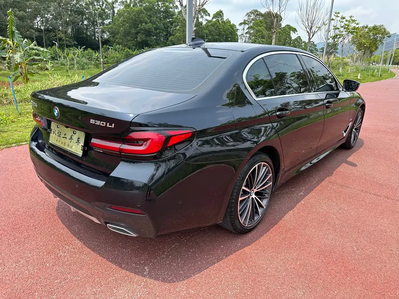 BMW 5 Series 2023 530Li Leading M Sport Package фото 3