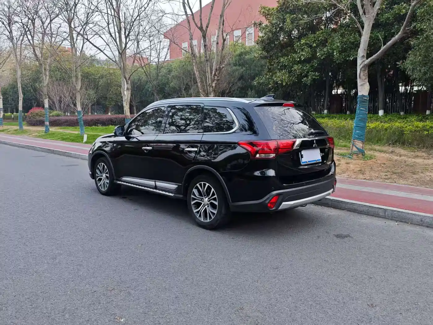 MITSUBISHI OUTLANDER
