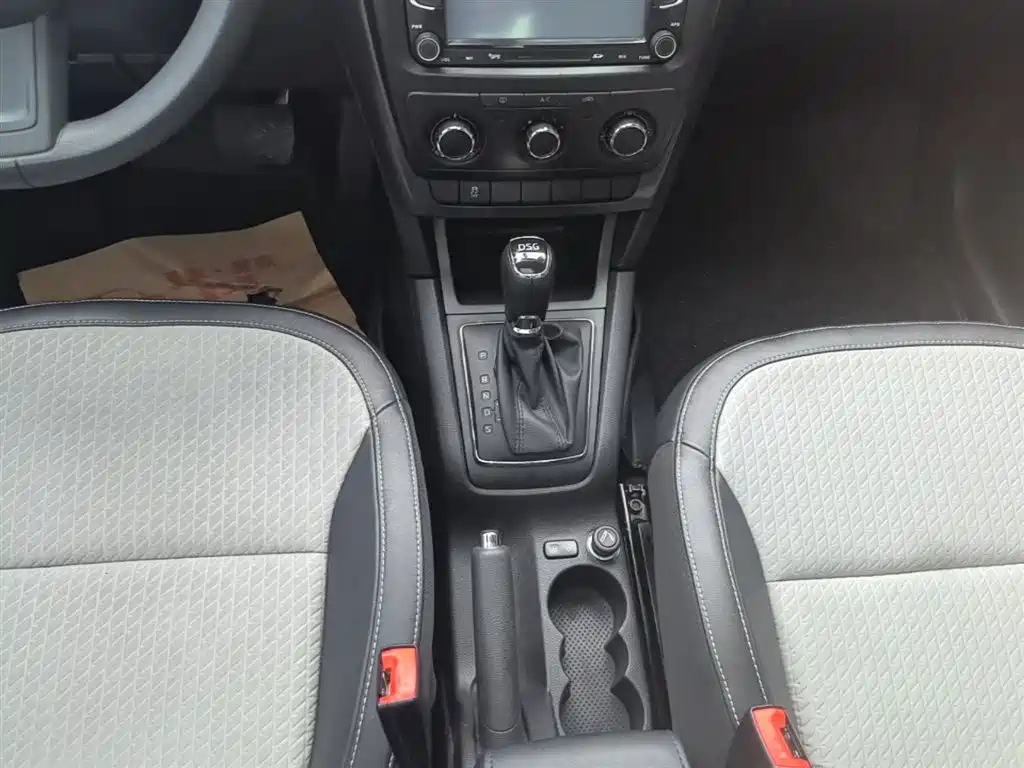 Škoda Yeti 2016 1.4TSI DSG Forward Edition фото 14