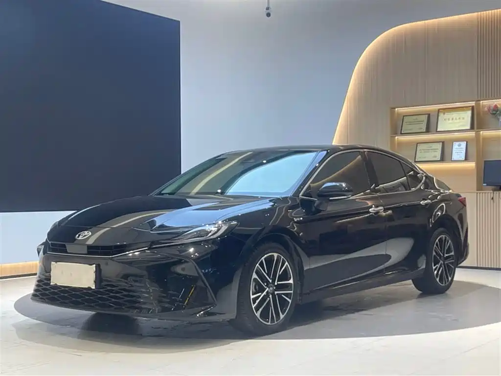 Toyota Camry 2024 Hybrid 2.0HG Premium Edition фото 2
