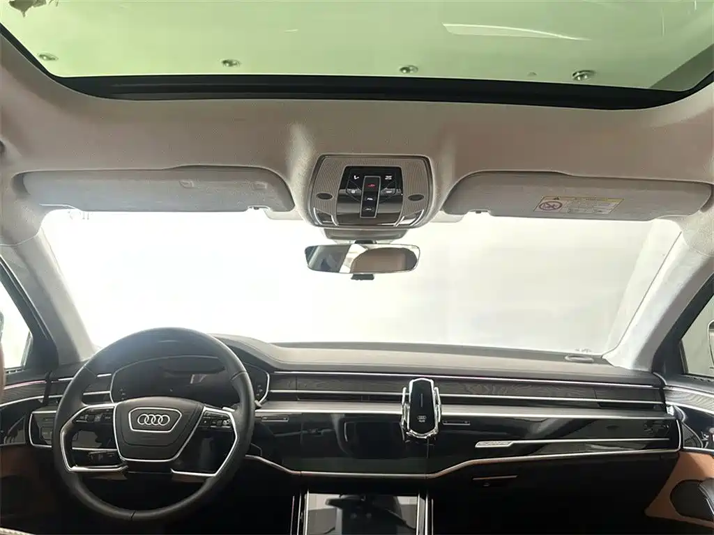 Фото 10 - Audi A8