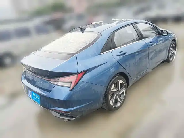 Hyundai Elantra 2021 1.5L CVT LUX Premium Edition — фото 2