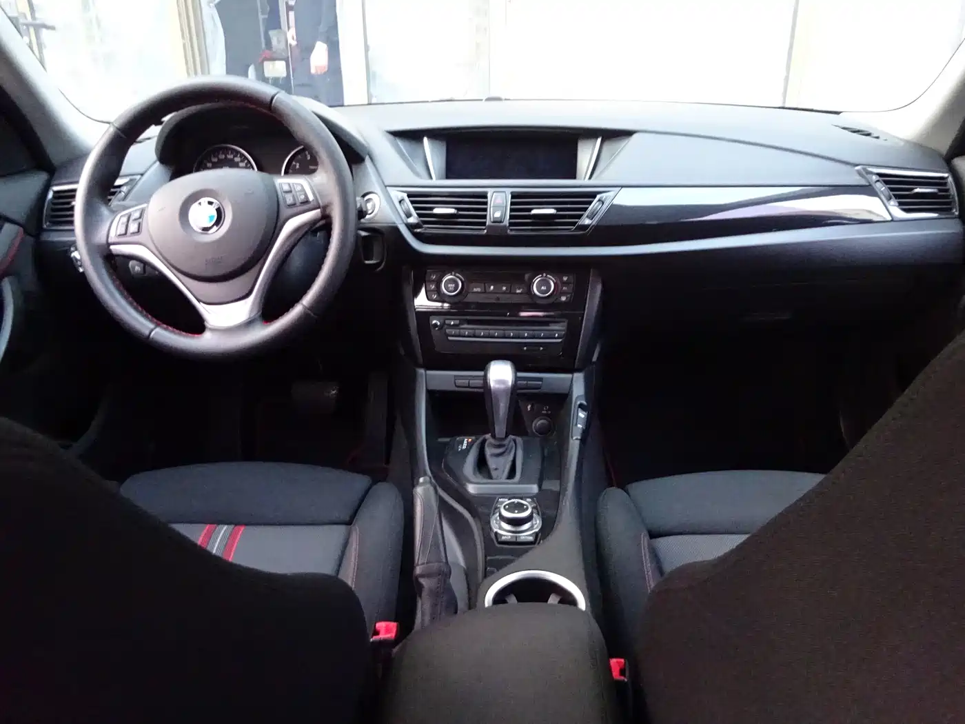 BMW X1 2013 sDrive18i Sport Design Package фото 13