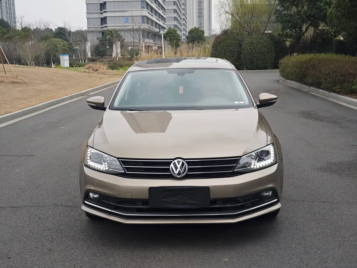 Volkswagen Sagitar 2015 230TSI Automatic Luxury фото 2